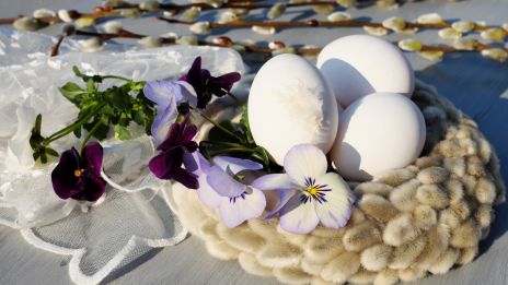 Påskäggens och påskhäxans tid